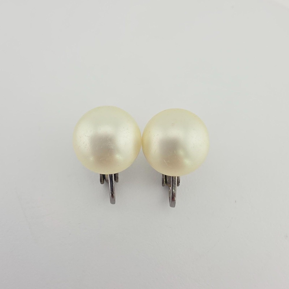 Vintage 75 Yr Old RICHELIEU Earrings Screw Back Faux Button Pearl Silver Tone